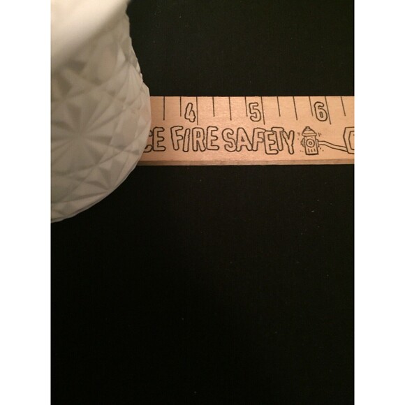 Vintage Fenton Daisy & Button #1992 White Milk Glass Top Hat Vase Planter - Picture 7 of 7